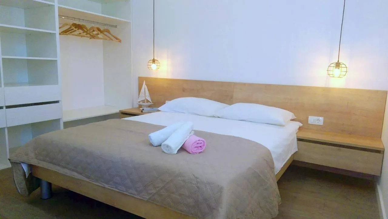 Homestay Apartmani Saric Privlaka  Croatia